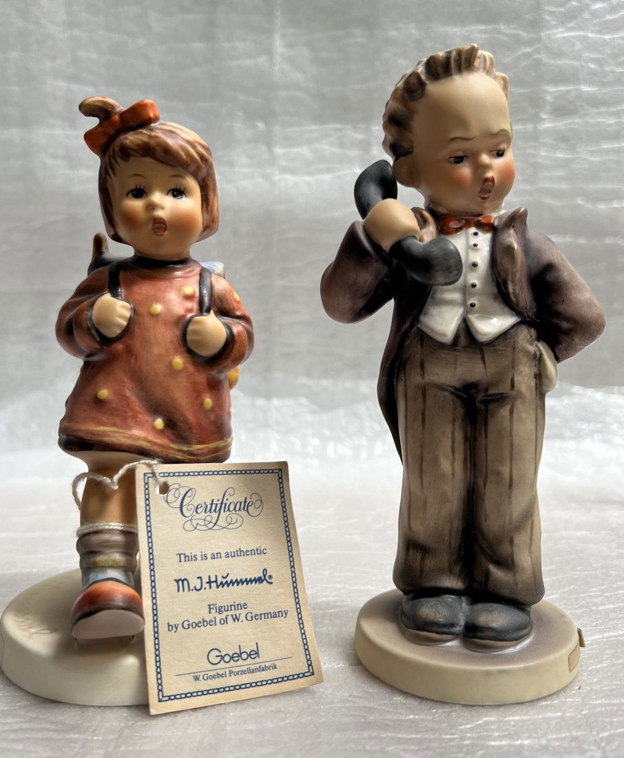 VERY RARE GOEBEL PAIR W GERMANY STUNNING PORCELAIN FIGURES STATUES 6": This is a very rare and stunning pair of porcelain figures from GOEBEL, originating from W GERMANY. The multi-colored statues are a beautiful antique style and are in the original post-1940 condition.