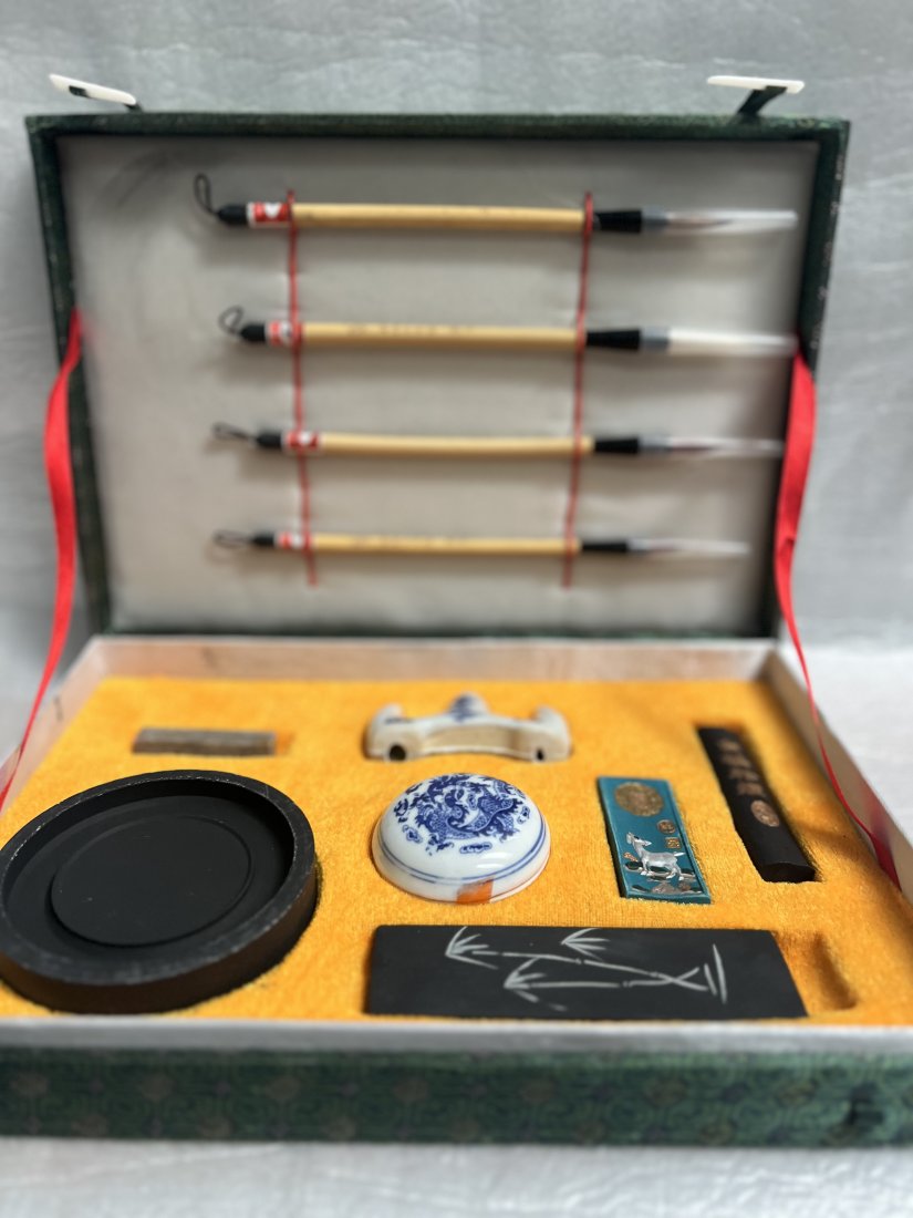 CHINESE TRADITIONAL CALLIGRAPHY ART LIN STONE HOLDER STICK BRUSHES (1 of 4)