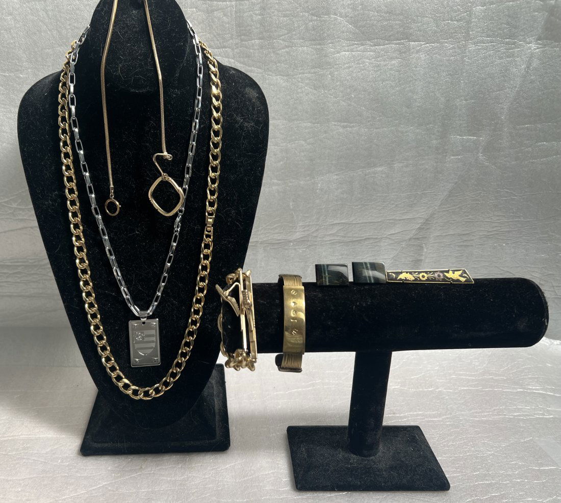 ASSORTMENT OF MEN'S COSTUME ACCESSORIES , CHAINS, TIE CLIPS, BRACELET (1 of 3)