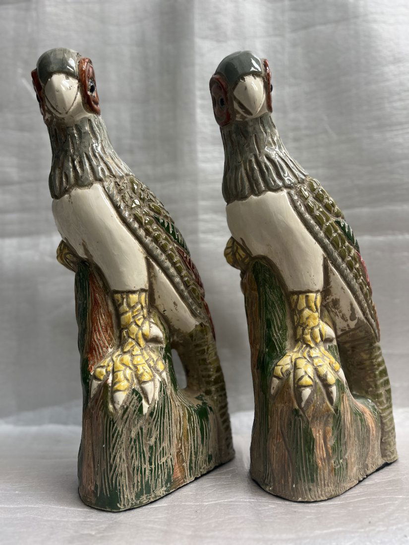 PAIR OF TAMSAN DESIGN POTTERY DECORATIVE PARROTS MADE IN MEXICO 17" T 7" W (1 of 5)