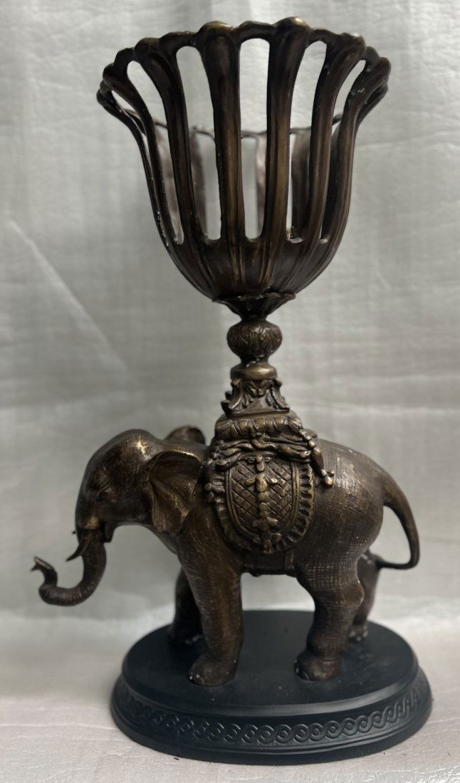 LARGE BRONZE AND COMPOSITE ELEPHANT CARRYING A PLANTER HEAVY COMPOSITE  BASE (1 of 7)