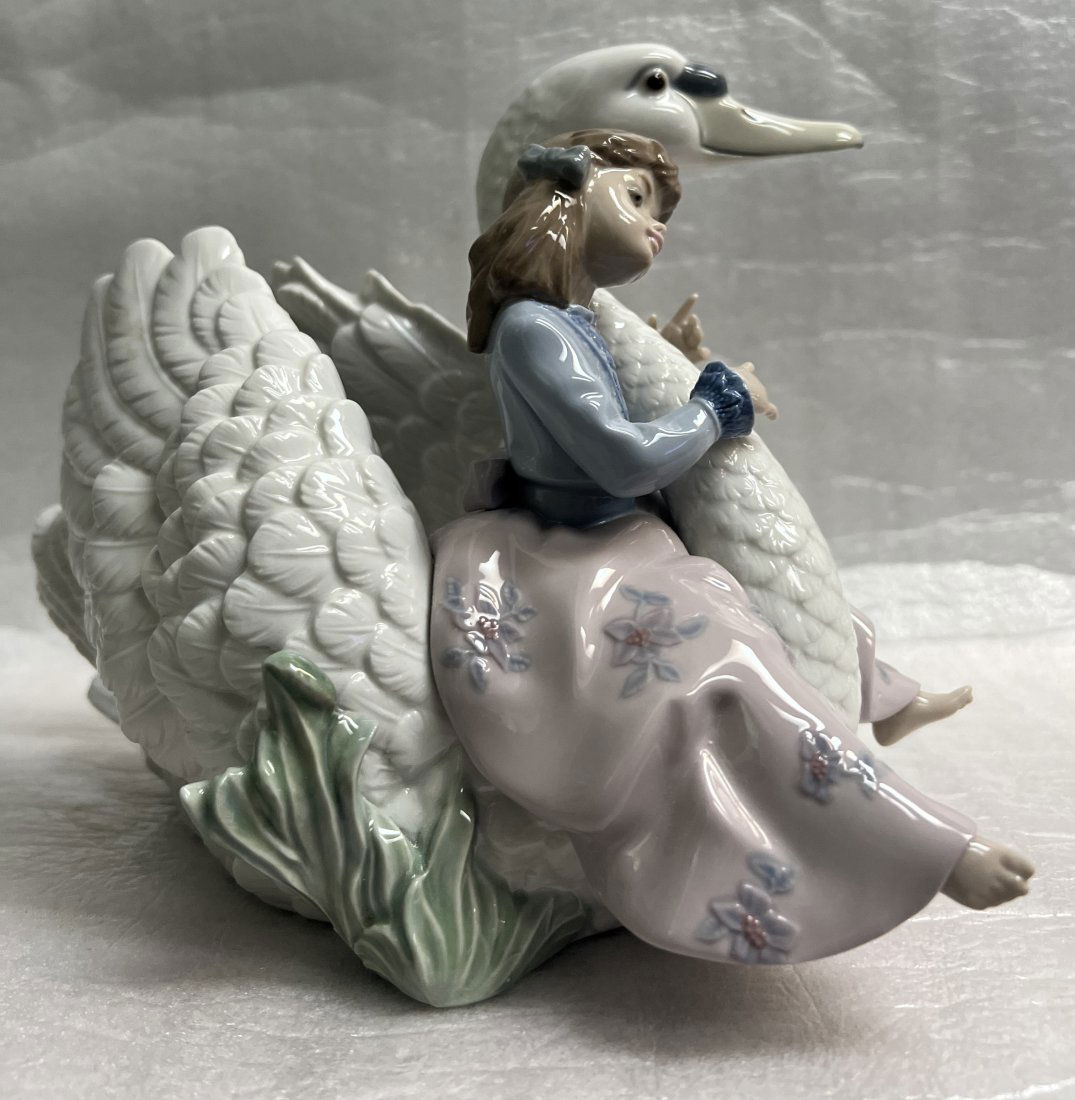 Vintage  LLADRO  Swan Song Retired  #5704  Collectable Figurine (1 of 5)