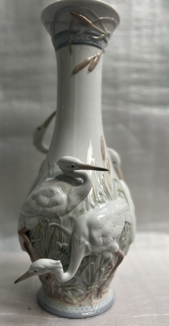 Vintage LLADRO Herons Realm Vase 2001 Retired #6881 Collectable Figurine: This elegant Lladro figurine, titled "Herons Realm Vase," is a stunning piece of collectible art. The figurine depicts a pair of majestic herons standing atop a vase, crafted from high-quality porcela