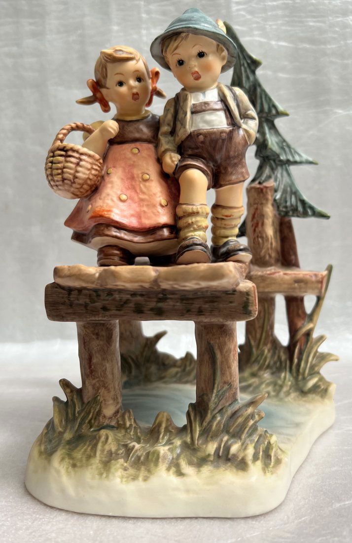 GOEBEL HUMMEL GERMANY FIGURINES "ON OUR WAY " LARGE RARE PORCELAIN #472 (1 of 5)