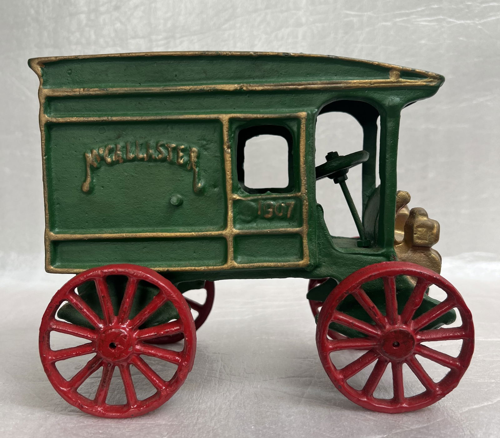 Vintage McCalllaster 1907 Cast Iron Green Truck  7" W 6" T 3.5 D (1 of 4)