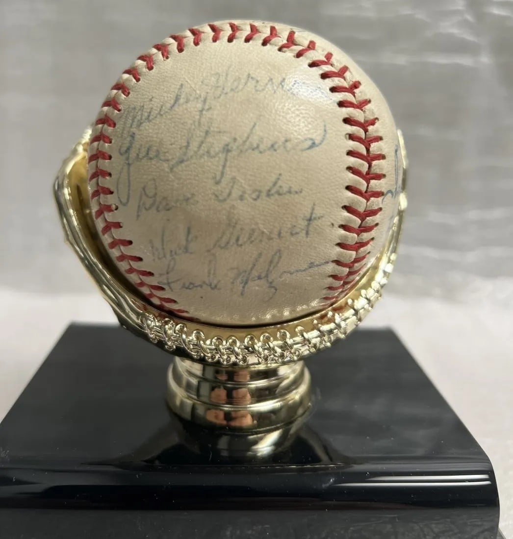 BOSTON RED SOX TEAM SIGNED AUTOGRAPH BASEBALL (1 of 5)