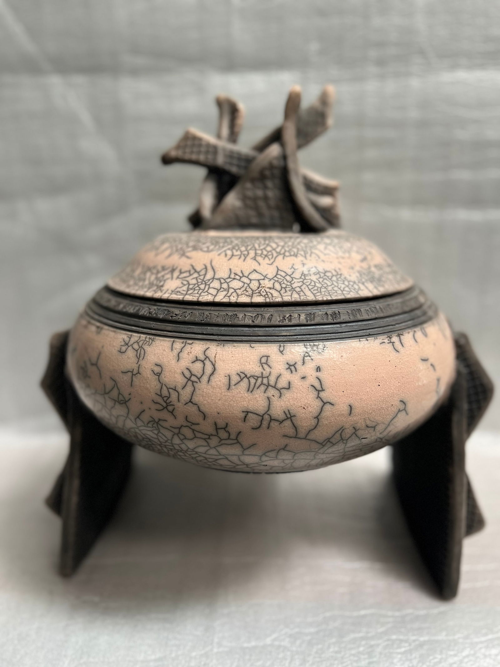 STUNNING HAND MADE JARDIN, COVERED POT WITH LID SIGNED BY THE ARTIST APC DATED (1 of 5)