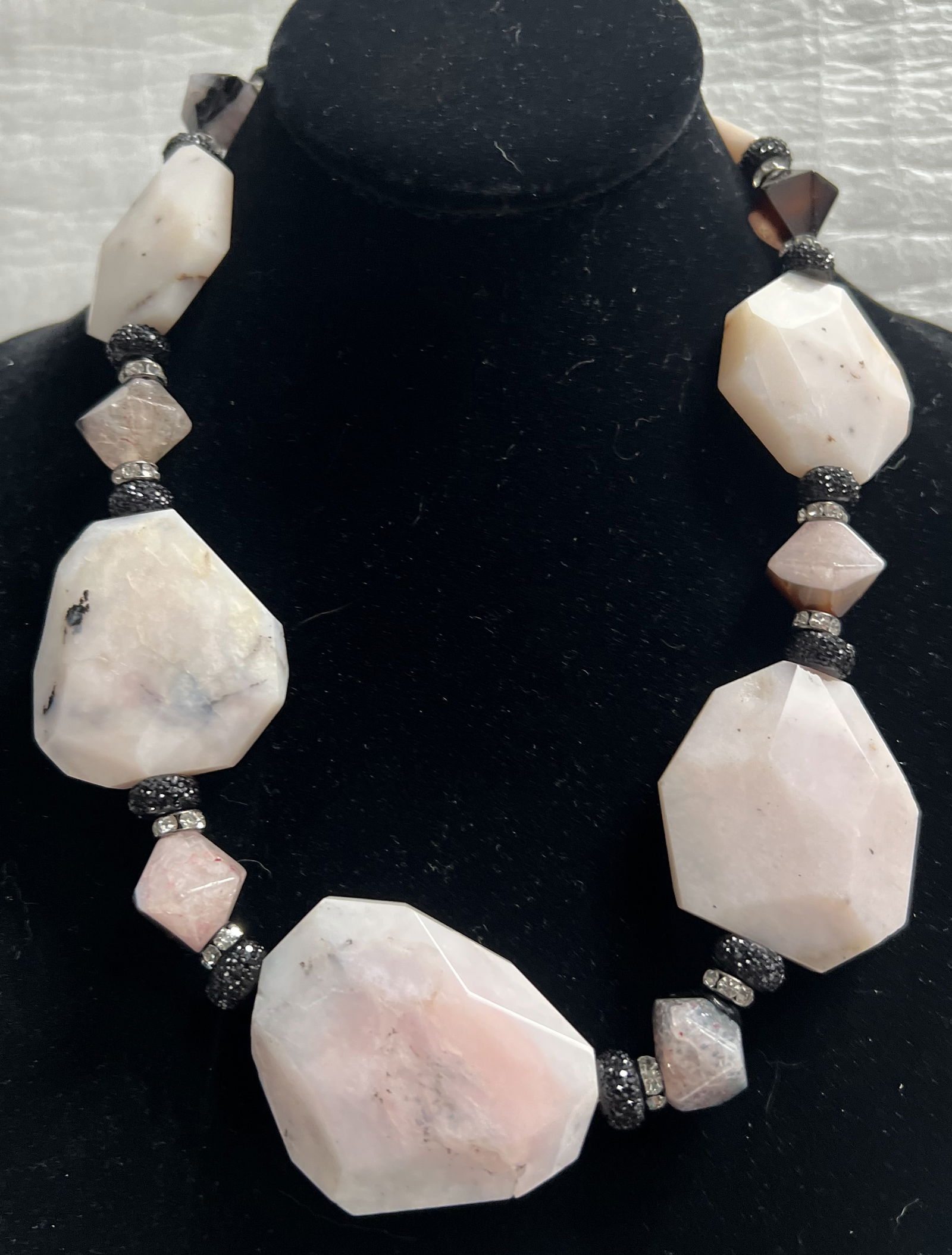 ESTATE OF A RETIRED DEALER "PERUVIAN OPAL " NECKLASS 18" (1 of 2)
