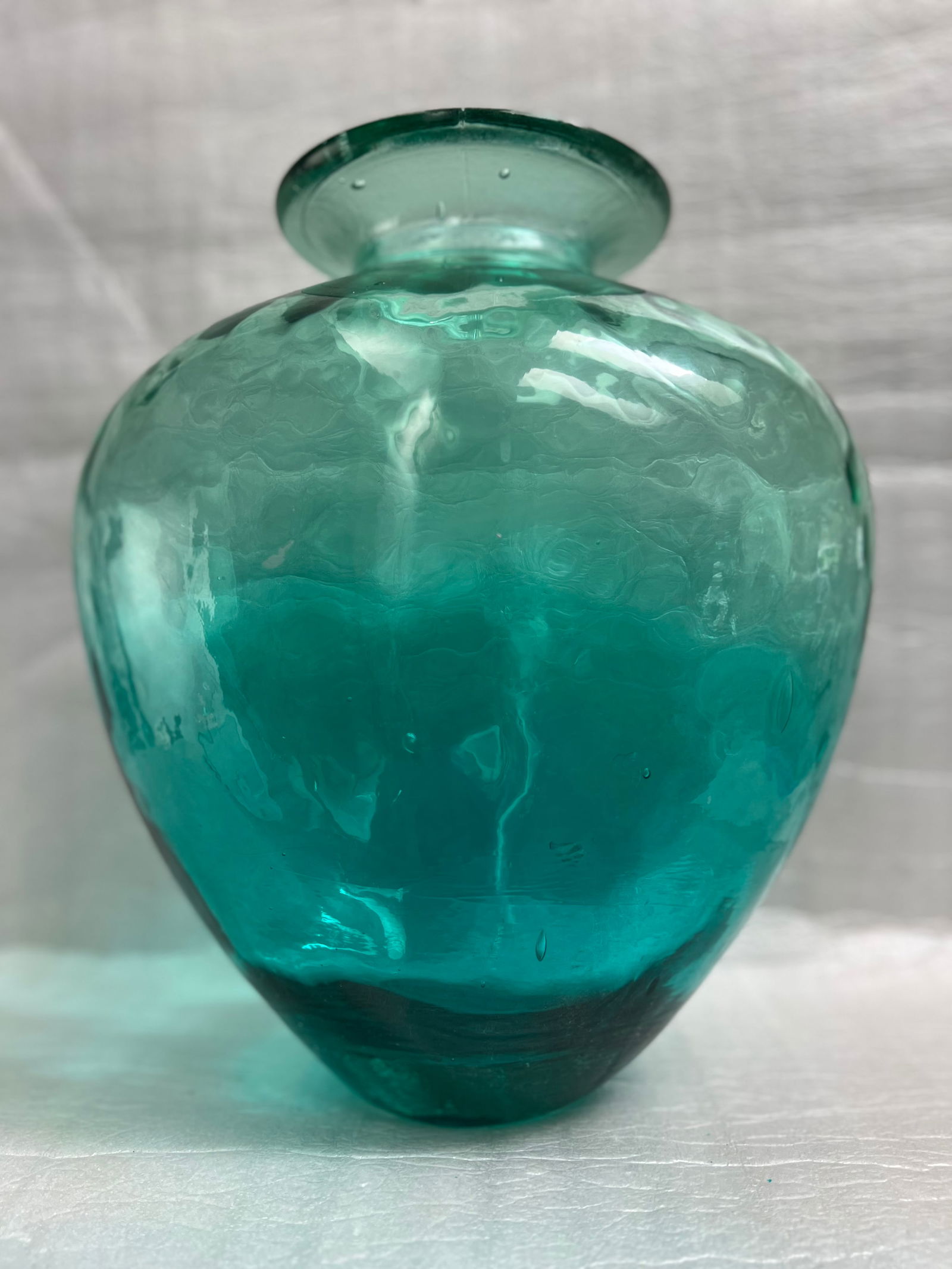 Mid Century Blenko Blown Art Glass Green Vase: Add a touch of mid-century modern charm to your home decor with this stunning Blenko blown art glass vase. The vase features a beautiful green color and is made of high-quality hand-blown glass, makin