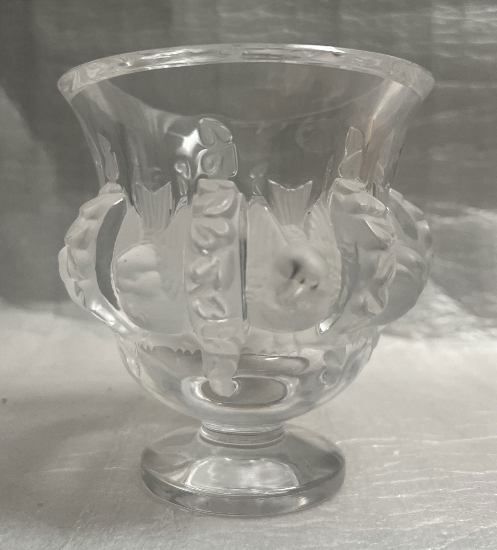 Lalique Dampierre Vase Claear-Frosted Sparrows & Vines (1 of 4)
