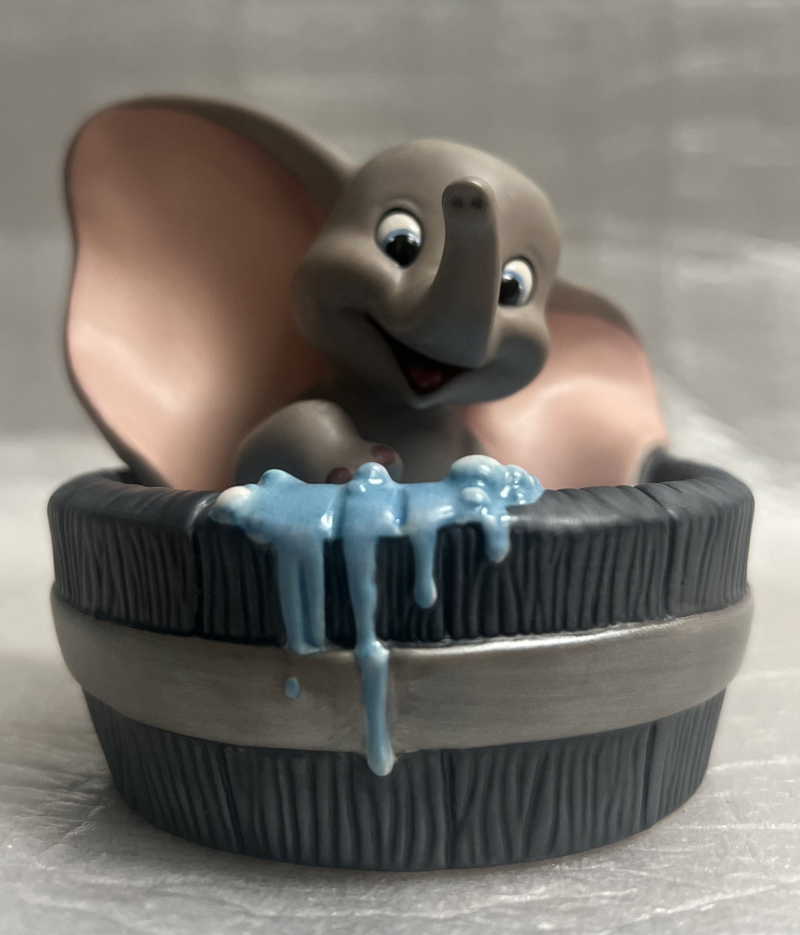Dumbo Simply Adorable 1995 Walt Disney Collectors Society: This Dumbo Simply Adorable figurine from 1995 is a must-have for any Disney collector. With its height of 4 inches, it is the perfect size to display on a shelf or desk. Made in Thailand, this figurin