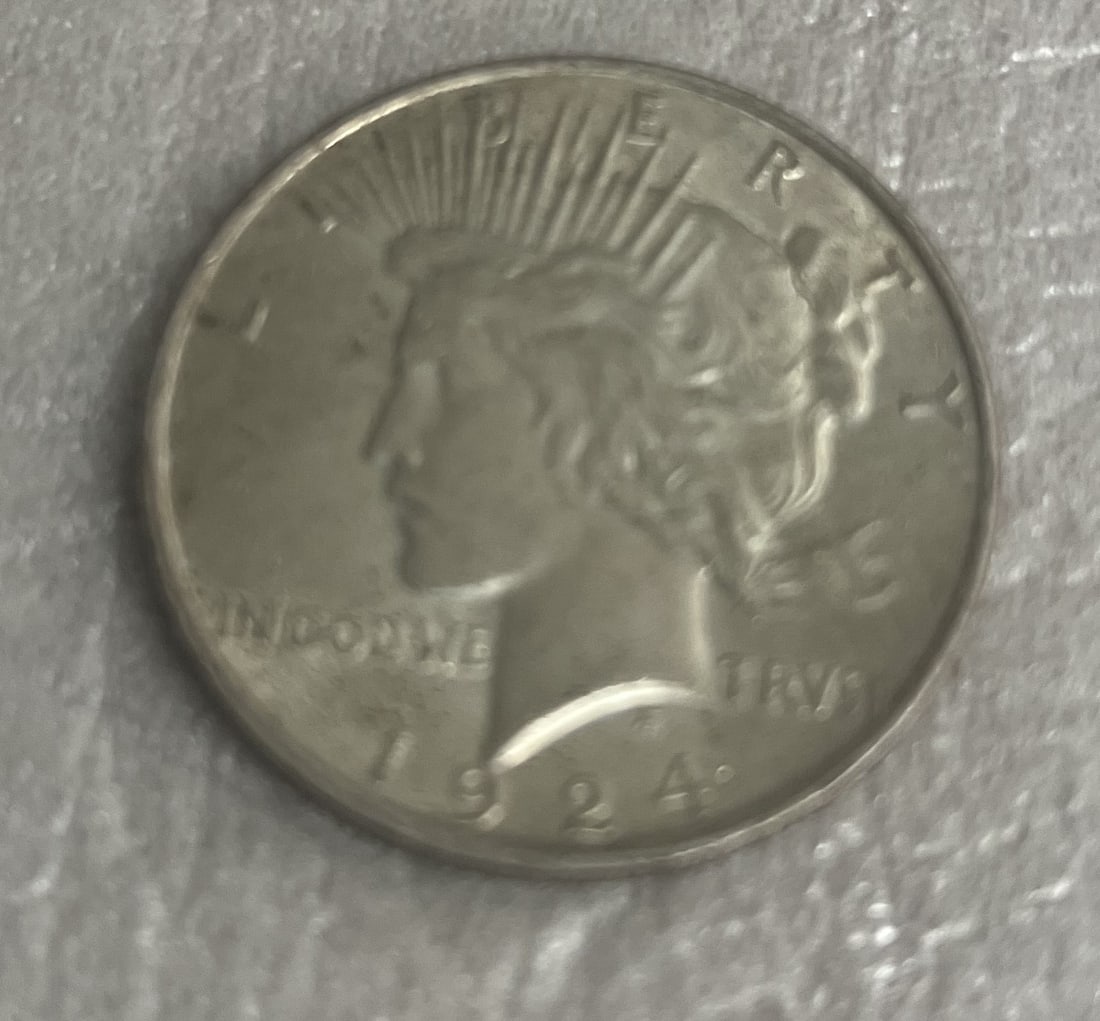 1924 U.S. Liberty Silver Peace Dollar (1 of 2)