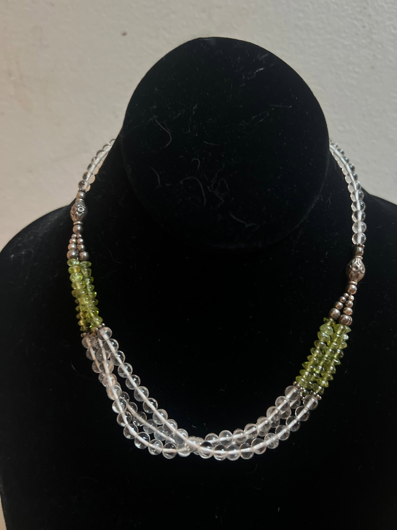 Vintage Glass Beed Necklace: Elevate your jewelry collection with the vintage charm of this glass bead necklace. Designed for women who appreciate the elegance of classic accessories, this piece showcases a lovely array of clear 