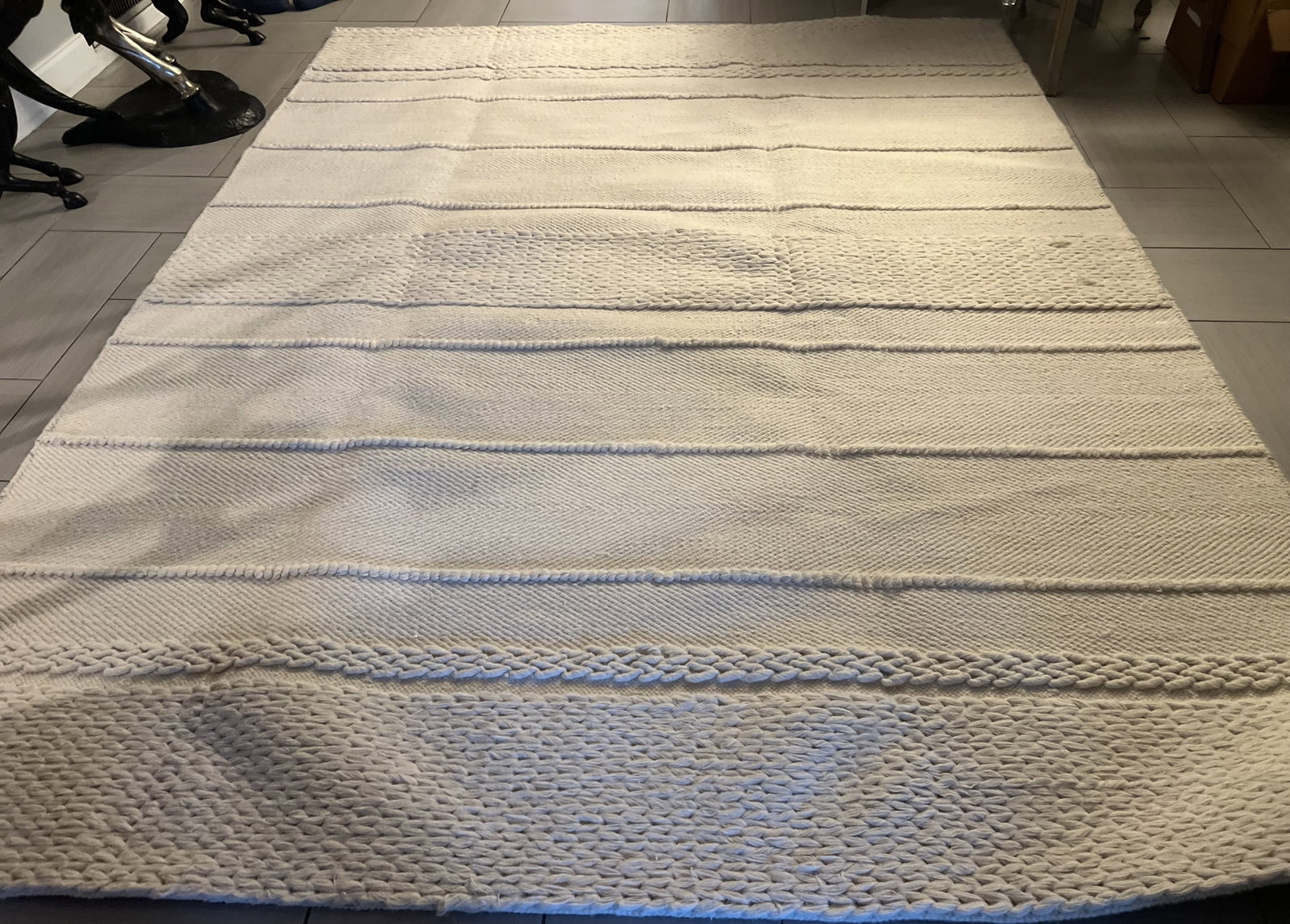 Stunning Safaieh Woolleen and Cotton Carpet Area Rug: Uncover a touch of elegance with the Safavieh Woolleen and Cotton Carpet Area Rug, a perfect blend of style and comfort for your living space. Measuring an ample 8 x 10 ft, this rug features an all-ov