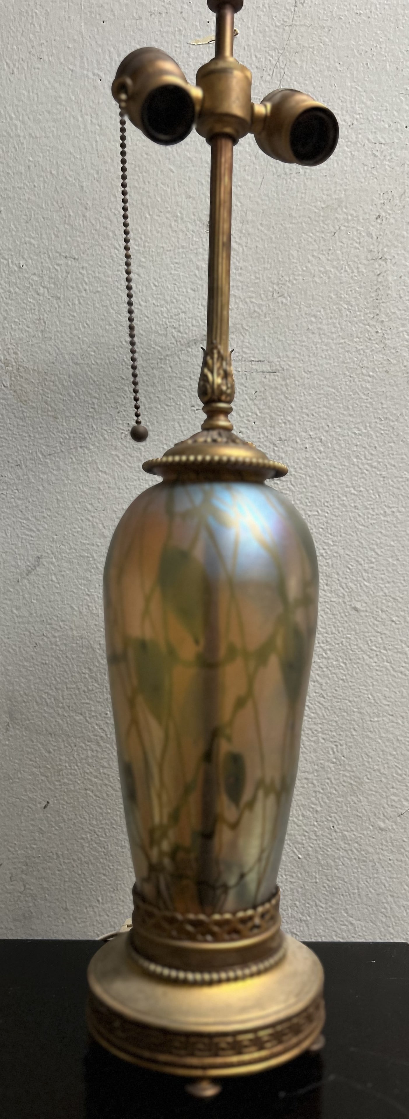 Mid  Century Irridescent  Glass Regency  Table Lamp (1 of 3)