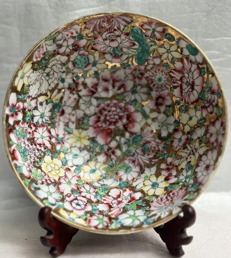 VINTAGE MID CENTURY JAPANESE PORCELAIN SERVING BOWN 3.5 " TALL 8" WIDE: This vintage mid-century Japanese porcelain serving bowl is a stunning piece that will add elegance to any collection. Crafted in Japan, this bowl features exquisite multi-color designs on its surface