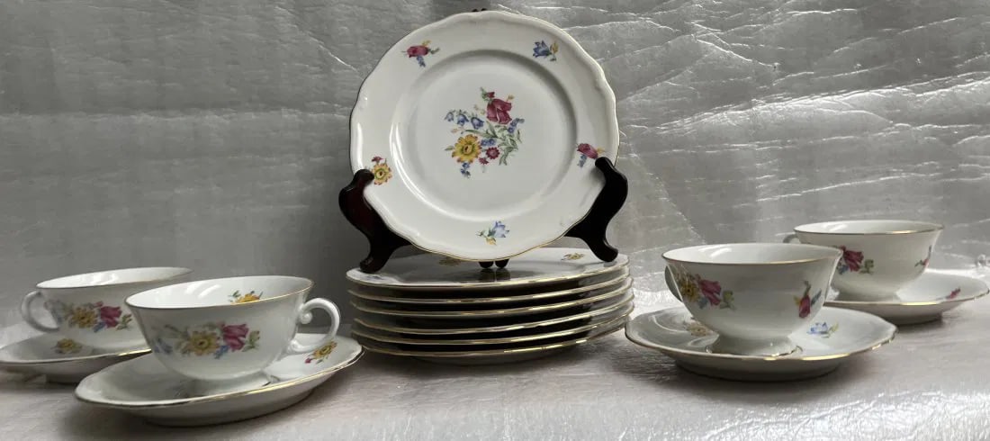 VINTAGE GERMAN FURSTENBERG PORCELAIN FORAL SET OF 4 CUP, SAUCER AND 6 7" PLATES (1 of 6)