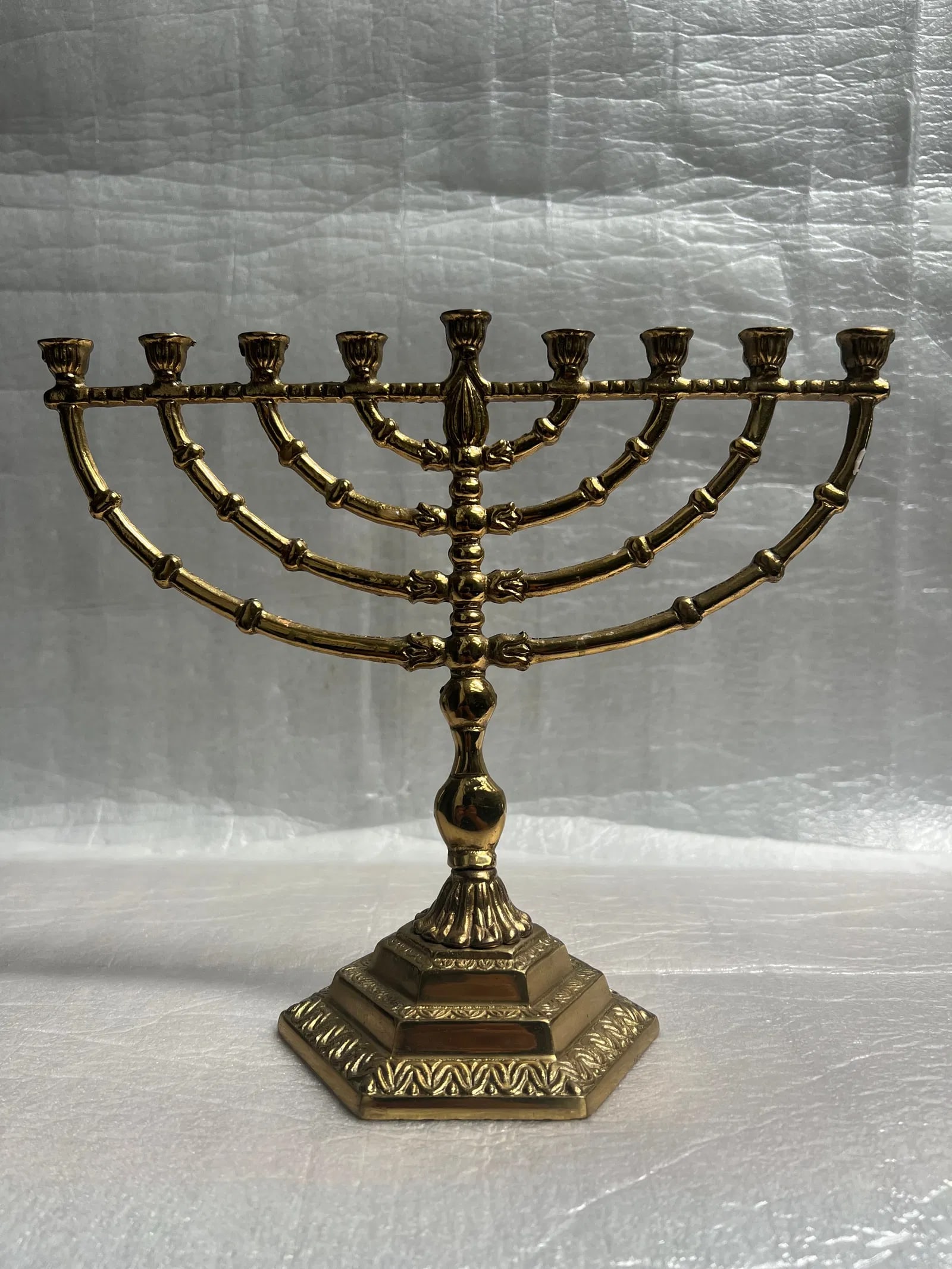 Menorah Wainberg Israel 9 Branch Small Menorah Hanukkah Bronze/Brass Candle Hold: This beautiful 9 branch menorah from Wainberg, made in Israel is the perfect addition to your Hanukkah celebration. Crafted from bronze and brass, it is a stunning piece of Judaica collectible. The me