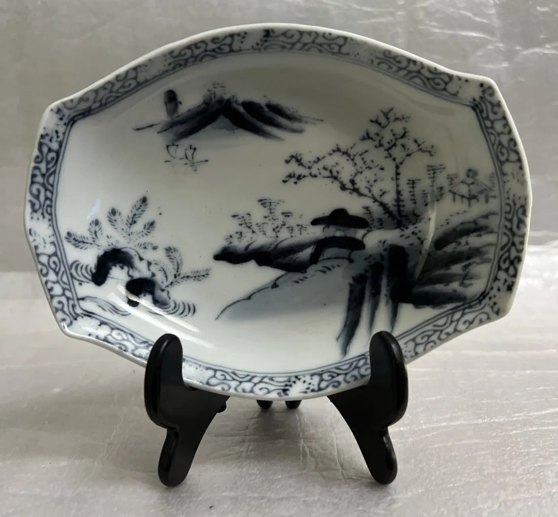 VINTAGE LATE 19TH CENTURY JAPANESE ARITA BLUE AND WHITE PORCELAIN DISH (1 of 2)