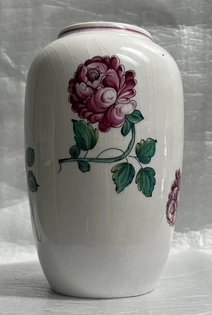 TIFFANY & CO PORTUGAL "STRASBOURG FLOWERS" CERAMIC VASE MID CENTURY: TIFFANY & CO PORTUGAL "STRASBOURG FLOWERS" CERAMIC VASE MID CENTURY STANDS 7.5" 5" ROUND