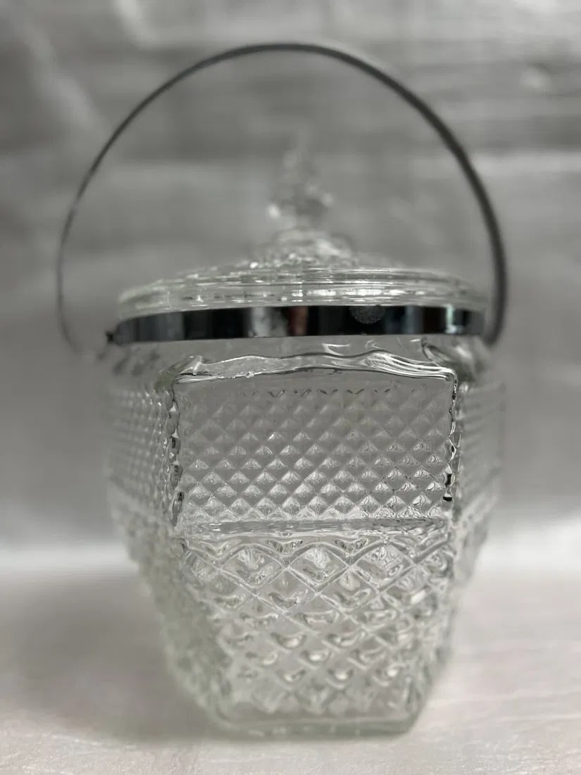 VINTAGE CUT CRYSTAL ICE BUCKET CIRCA MID CENTURY (1 of 4)