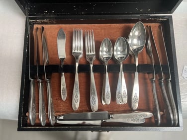 43 PIECE BIRD OF PARADISE SILVERPLATE CIRCA 1923 DINNERWARE SET BYONEIDA SILVER