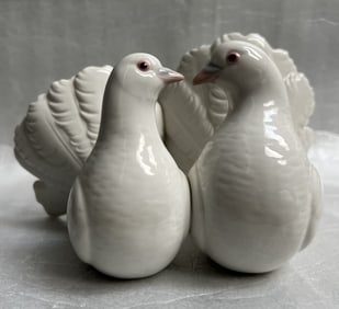 Couple of Ceramic Doves by Lladro 5" T 9" W