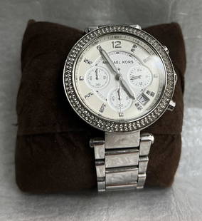 Michael Kors Women Parker Watch Modle MK5353: The Michael Kors Women Parker Watch Model MK5353 is a stylish wristwatch designed specifically for women. This timepiece features the signature Michael Kors brand and belongs to the Parker