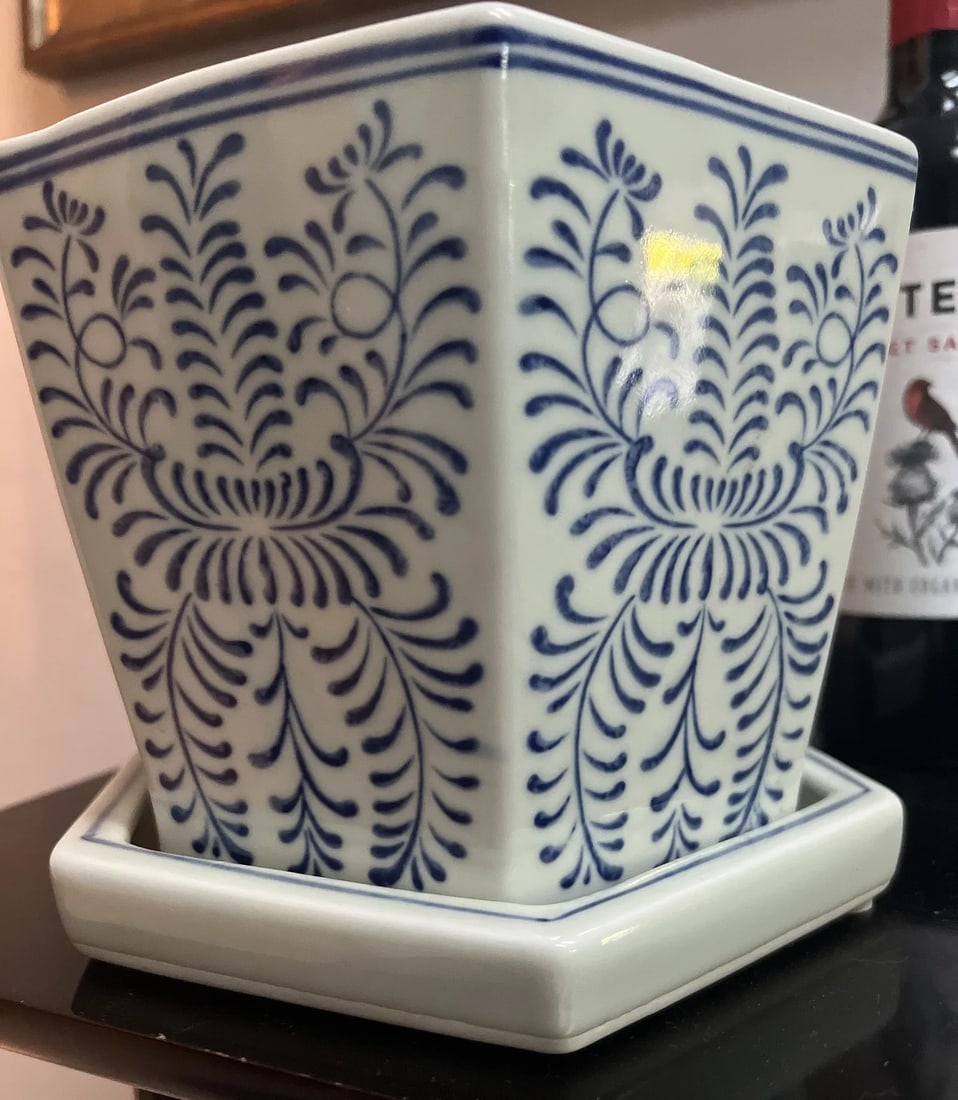 Antique Chinese Blue and White Jardiniere Planter Porcelain 7" T 7" W (1 of 4)