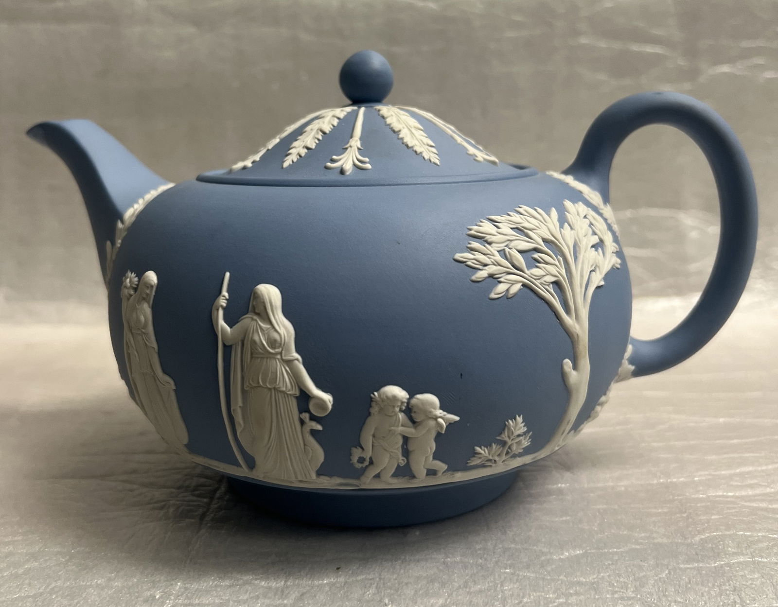 Wedgwood Jasperware Blue Teapot. (1 of 4)