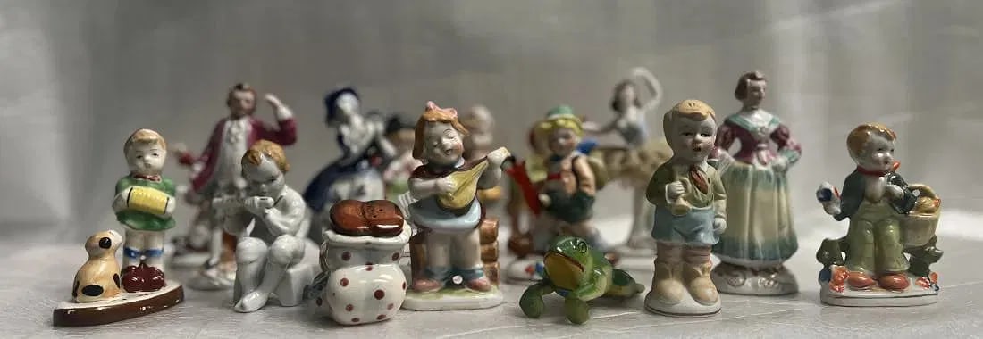 COLLECTION OF 17 MINIATURE STATUES FROM OCCUPIED JAPAN 1945-1950 (1 of 7)