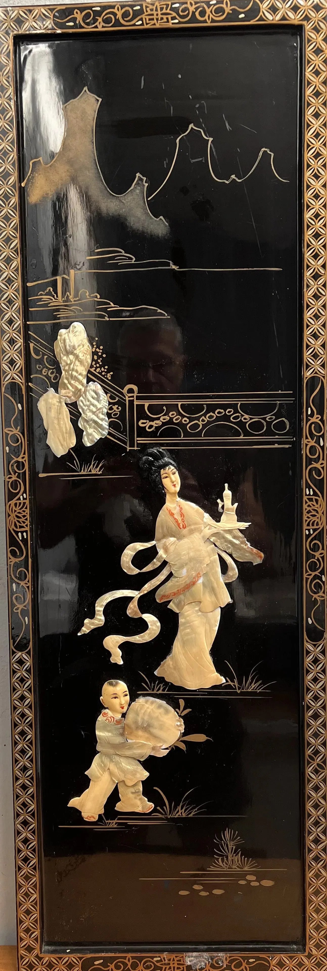 VINTAGE 20TH CENTURY CHINESE DECORATIVE MOTHER OF PEARL/ SEASHELLS WALL PANEL: This vintage 20th century Japanese decorative wall panel features beautiful mother of pearl and seashells design. The intricate details on the panel showcase the rich culture of Japanese art. The pane
