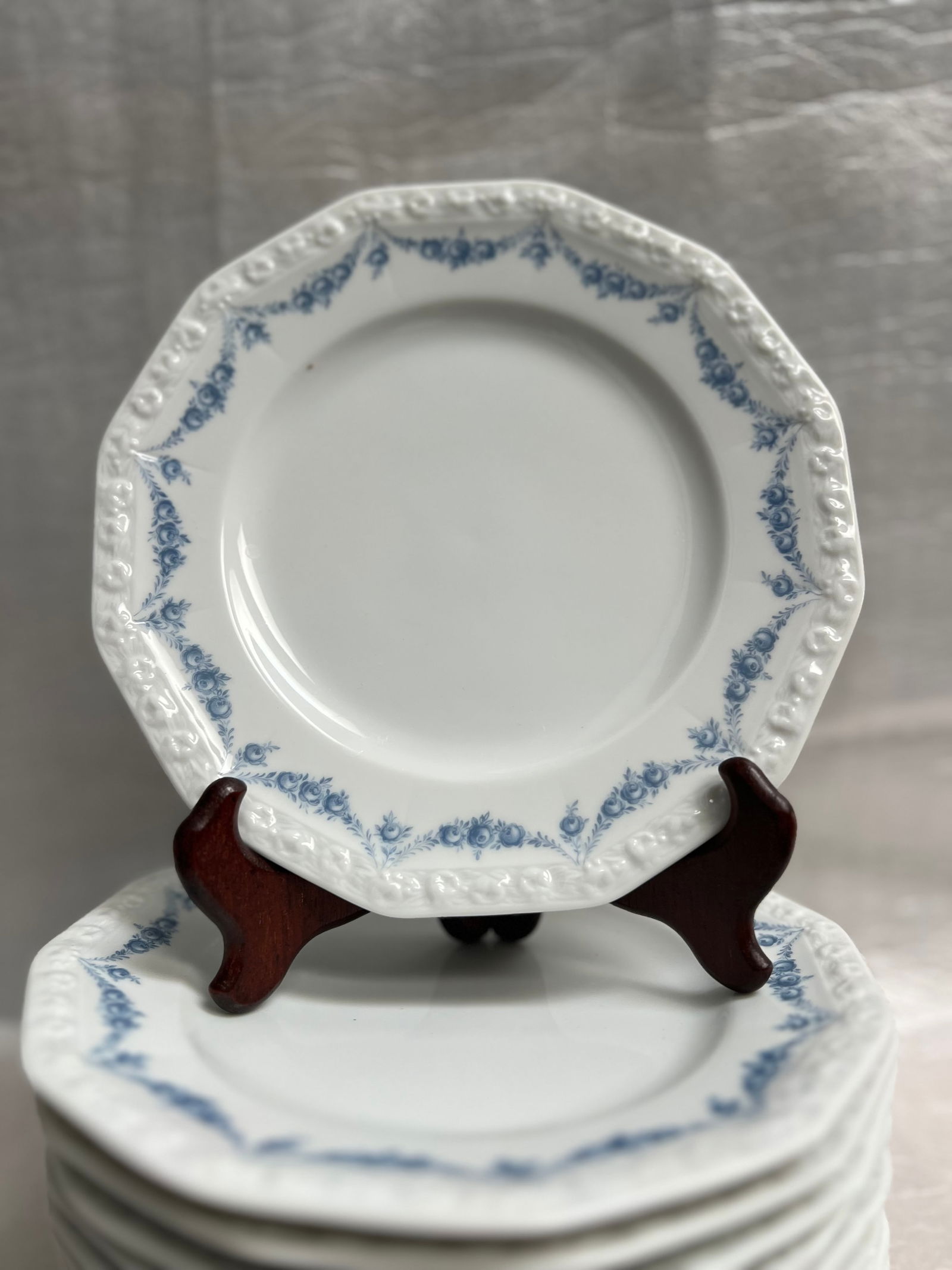 Set of 12 Vintage in New Condition Rosenthal Maria 8" Porcelain Dinnerware Circa 1960s: Product: Rosenthal Maria porcelain dinnerware, specifically the "Maria Rosenkante Blau" or "Dream Blue" pattern. Design: Features a polygonal shape with a characteristic embossed fruit wreath rim and
