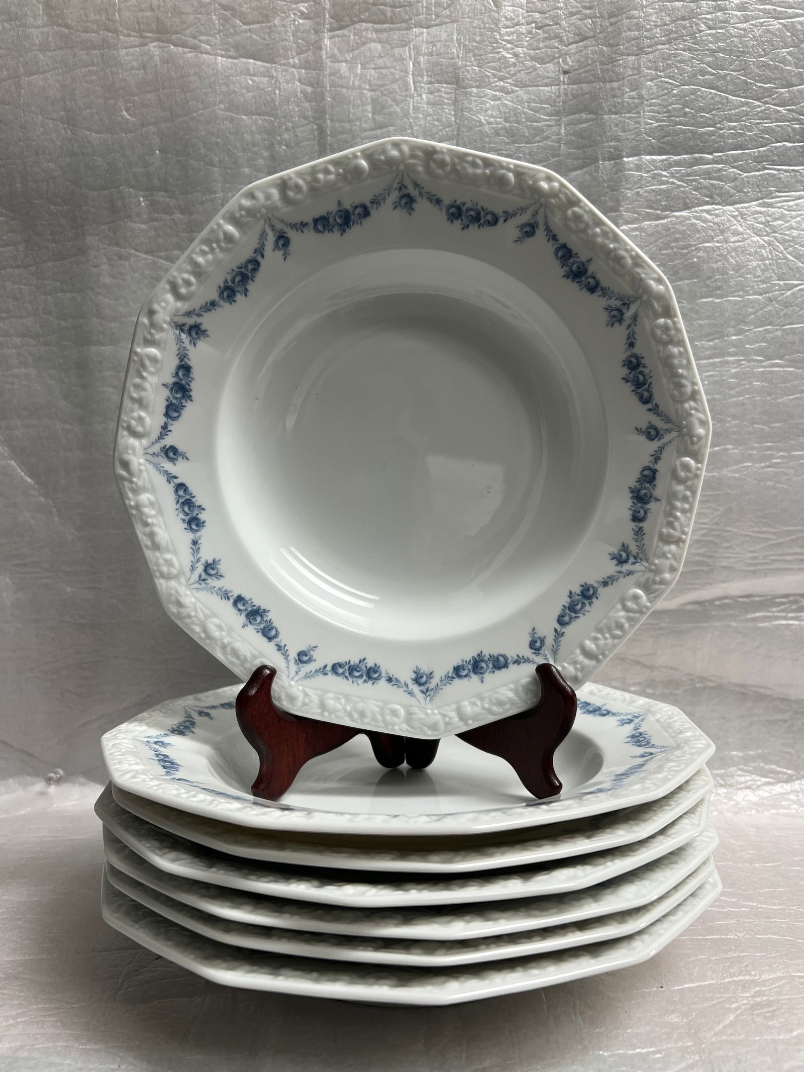 Set of 12 Vintage in New Condition Rosenthal Maria 9.5" Porcelain Dinnerware Bowls Circa 1960s: Product: Rosenthal Maria porcelain dinnerware, specifically the "Maria Rosenkante Blau" or "Dream Blue" pattern. Design: Features a polygonal shape with a characteristic embossed fruit wreath rim and