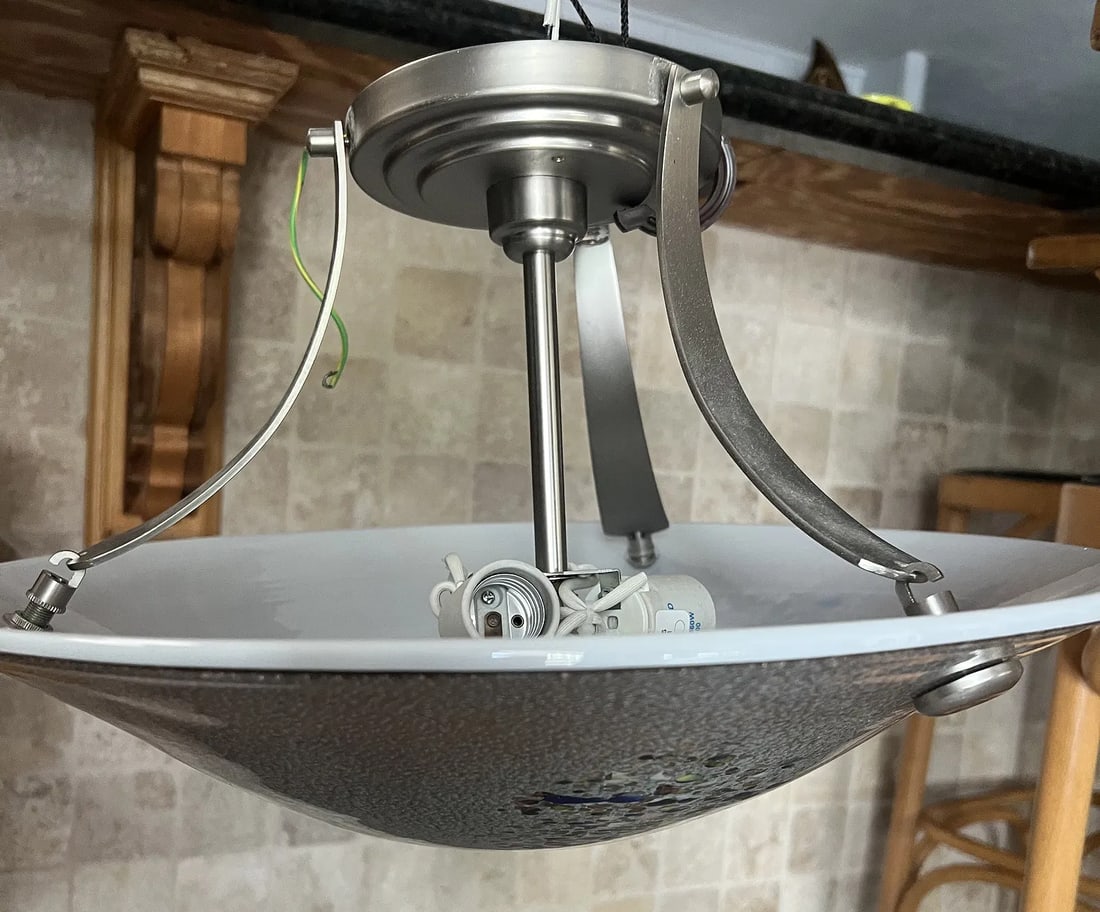 Murano Style Glass Pendent Light: The Murano-style glass pendant light is characterized by its bowl-shaped diffuser and distinctive glasswork.Diffuser Material and Texture: The primary material of the diffuser appears to be glass, fea