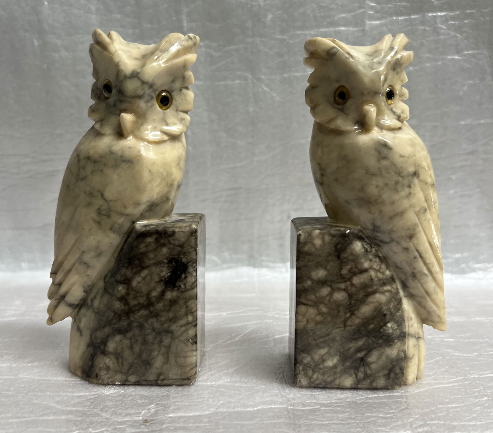 Pait Of Hand Carved Vintage Owl Bookends Made of Genuine Alabaster: The image displays a pair of hand-carved, vintage owl bookends, which appear to be made of genuine alabaster. Material and Origin: These bookends are typically crafted from natural alabaster stone and