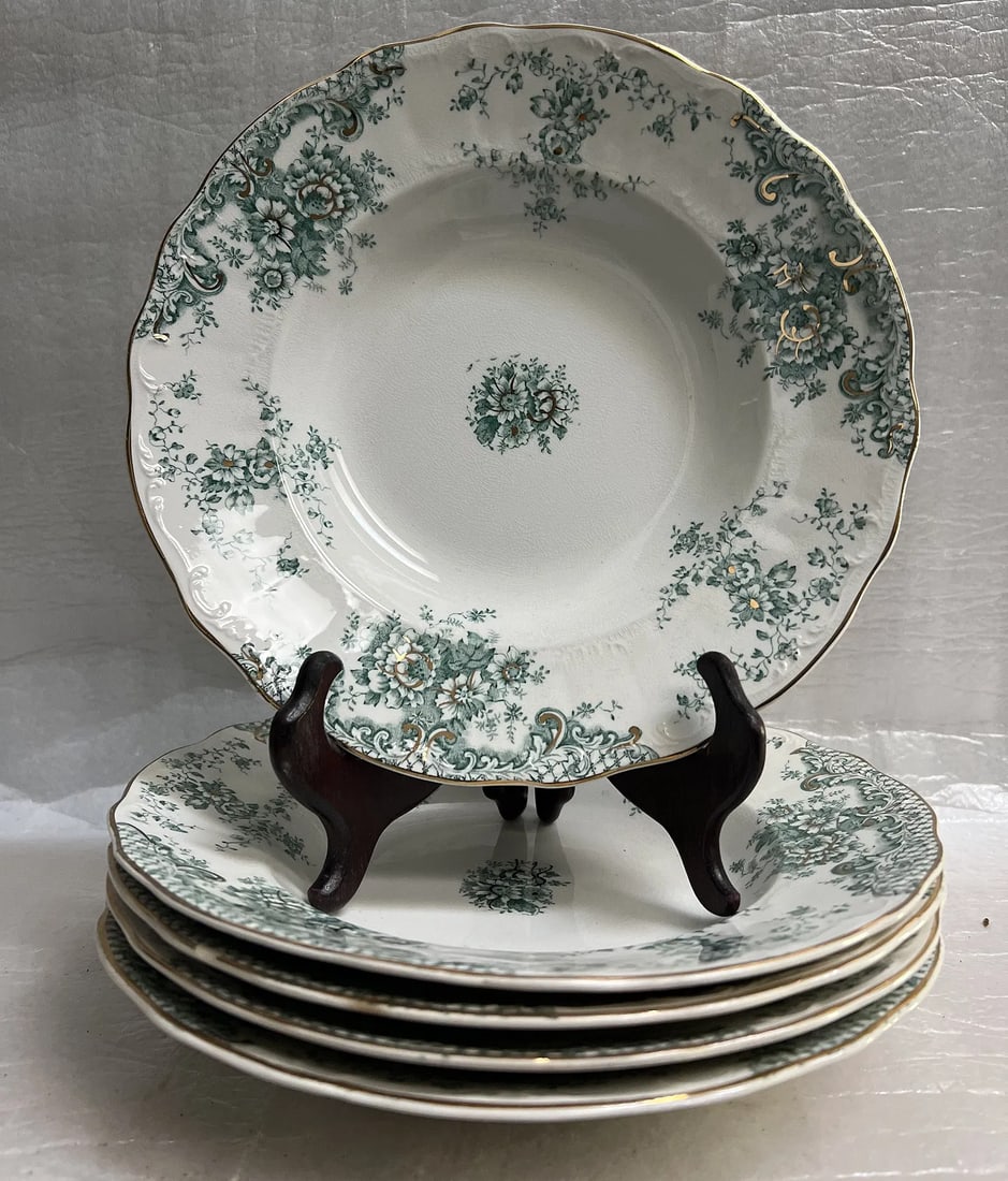 Set of 5 Vintage J & E Mayer Bowls " Columbia" Circa Mid - Late 19C: J. & E. Mayer, a company known for its glass and porcelain manufacturing, particularly active in the mid-19th century.Established: The company J. & E. Mayer was established in 1834. Location: Their gl