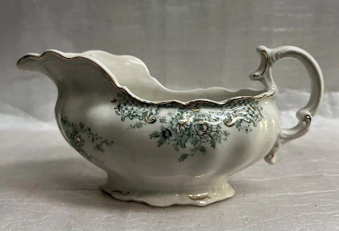 Vintage J & E Mayer Gravey Boat " Columbia" Circa Mid - Late 19C: Vintage J & E Mayer Gravey Boat " Columbia" Circa Mid - Late 19CJ. & E. Mayer, a company known for its glass and porcelain manufacturing, particularly active in the mid-19th century.Established: The c