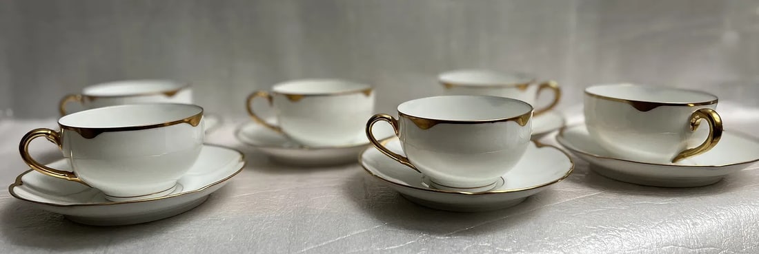Serving set of 12 Tea/Coffee Cups and Saucers O &E Royal Austria W 24K Gold Trim: This elegant serving set of 12 tea/coffee cups and saucers is sure to impress your guests. The set features a beautiful oval design with a 24K gold trim and is made of high-quality bone china. The set