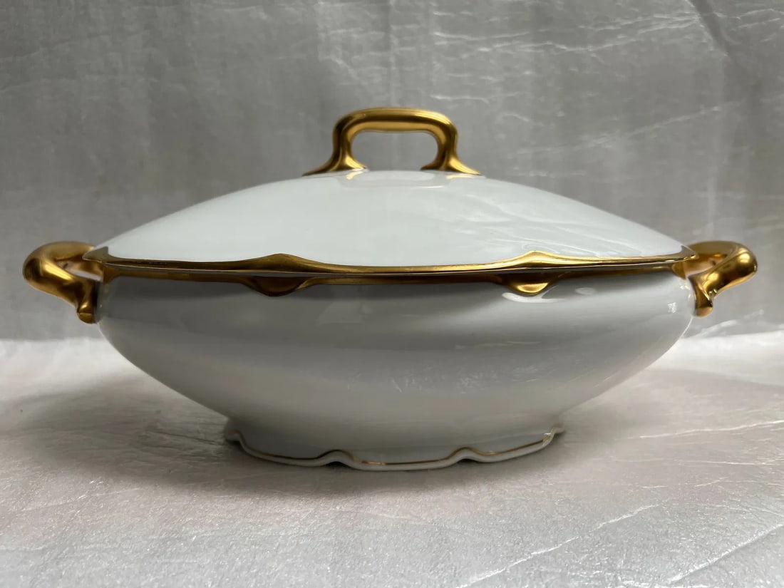 Large Covered Serving Dish O & E Royal Austria with 24K Gold Trim: This large covered serving dish from Royal Austria is a stunning addition to any vintage dinnerware collection. The oval-shaped bone china dish features a luxurious 24K gold trim and is perfect for se