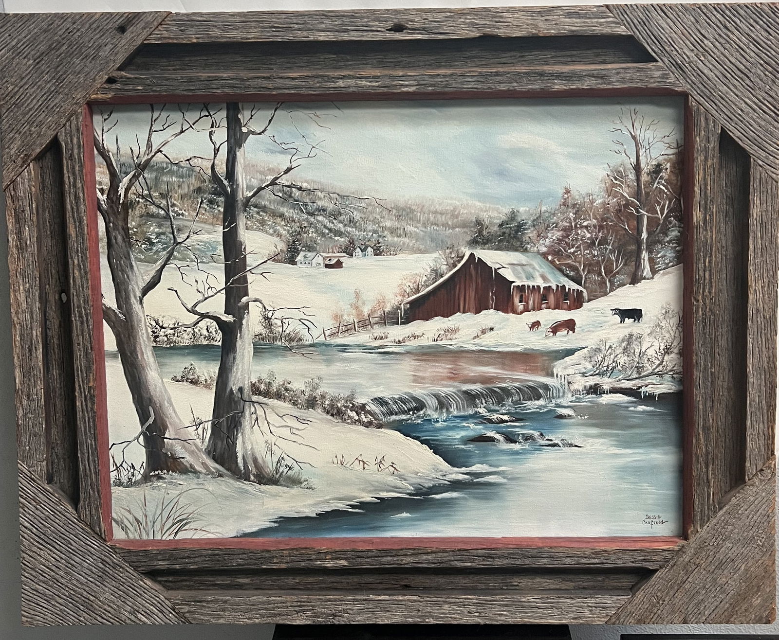 Vintage Bessie Canfield Signed Winter Landscape Oil Painting – Red Barn & River in Rustic Salvaged: For sale is a beautiful, original winter landscape by artist Bessie Canfield. This piece features a classic American pastoral scene, showcasing a weathered red barn nestled in a snowy valley beside a