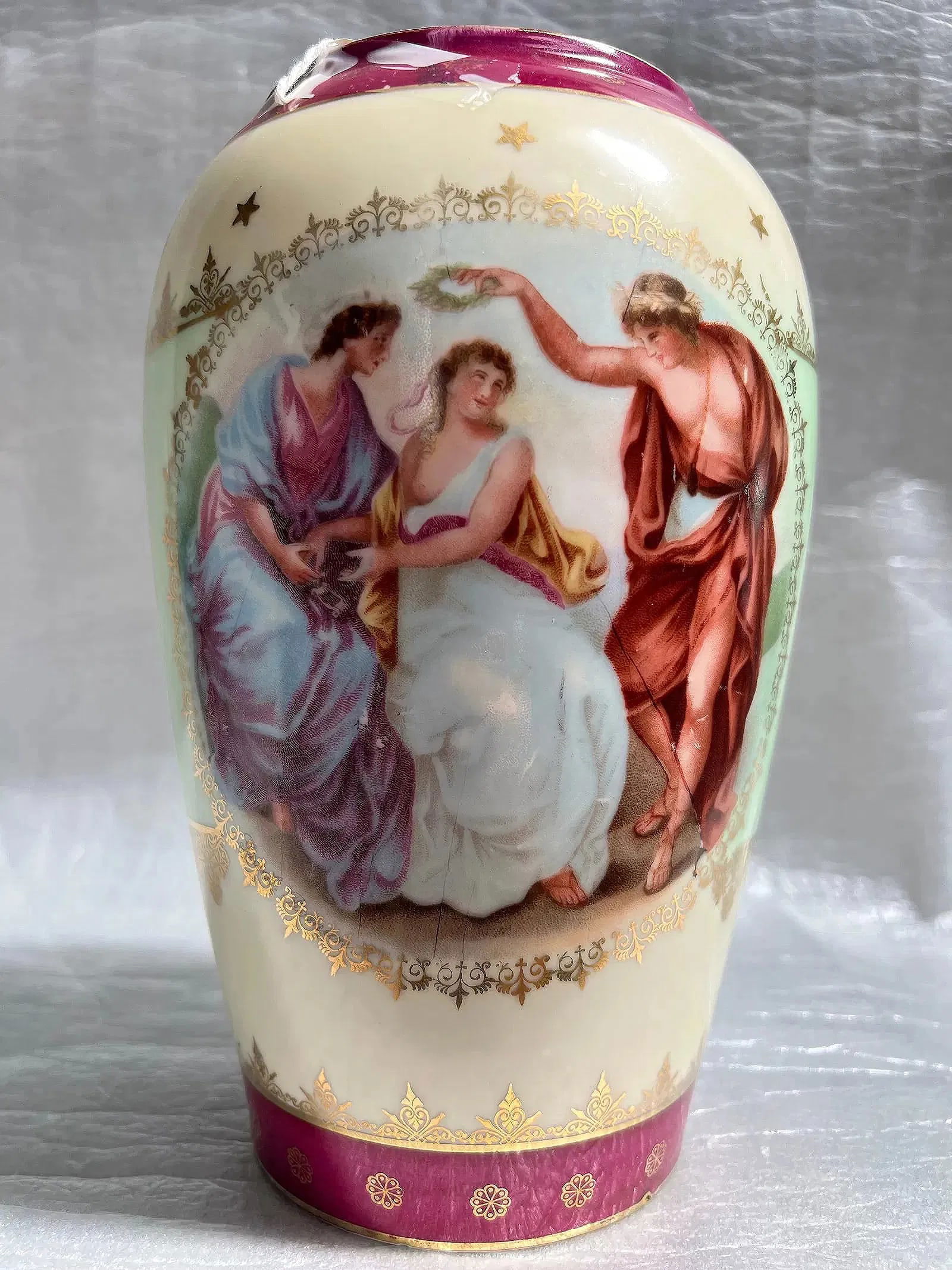 Royal Vienna style Porcelian Vase, Marking on Bottom: The Royal Vienna style Porcelain Vase is an elegant and unique decorative piece, perfect for all occasions. Crafted from high-quality porcelain, this medium-sized vase features a beautiful multicolor