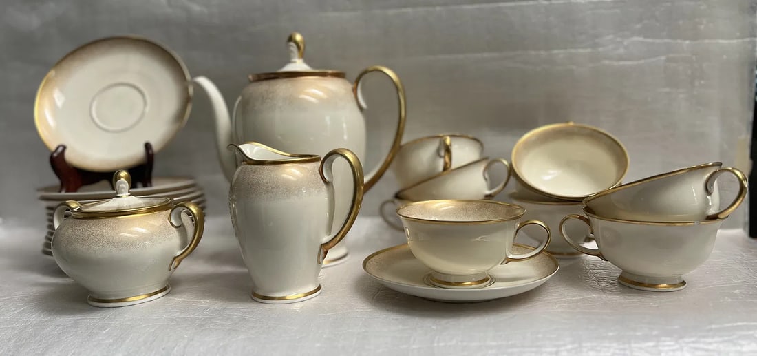 Vintage Rosenthal Germany Ivory Porcelain Tea Service -Striped Gold Gilt Trim: This elegant tea service is crafted from Rosenthal’s signature "Ivory" (or "Cream") porcelain, known for its warm, translucent tone. The design is minimalist and architectural, focusing on clean sil