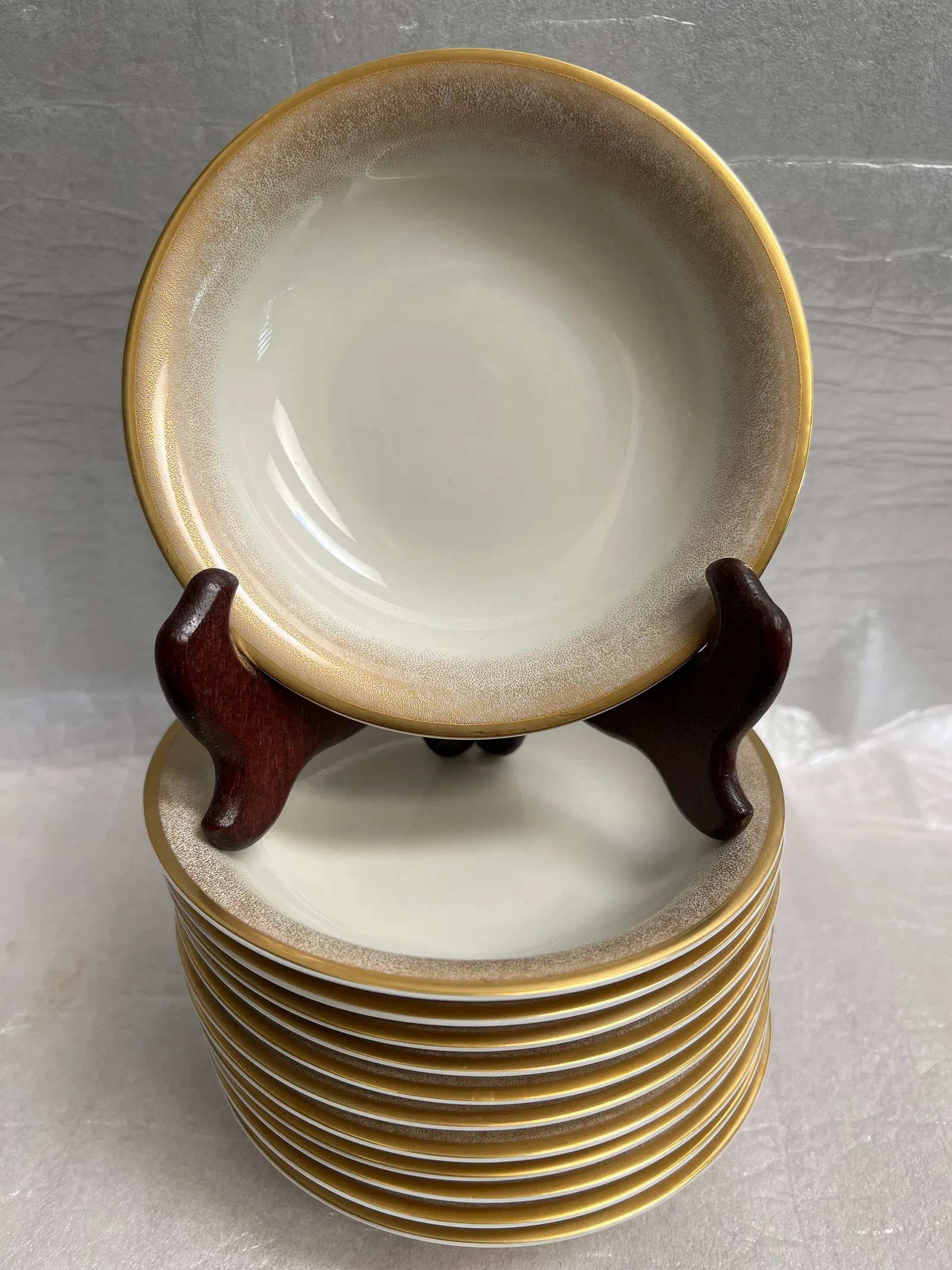 Vintage Rosenthal Studio-Linie Porcelain Bowls-Set of 11- Gold & Ombre Brown Gragient: Design & Color: These are "coupe" style bowls, meaning they have a smooth, rimless curve rather than a flat ledge. The interior is a clean, glossy off-white or cream porcelain.• The Rim: The most