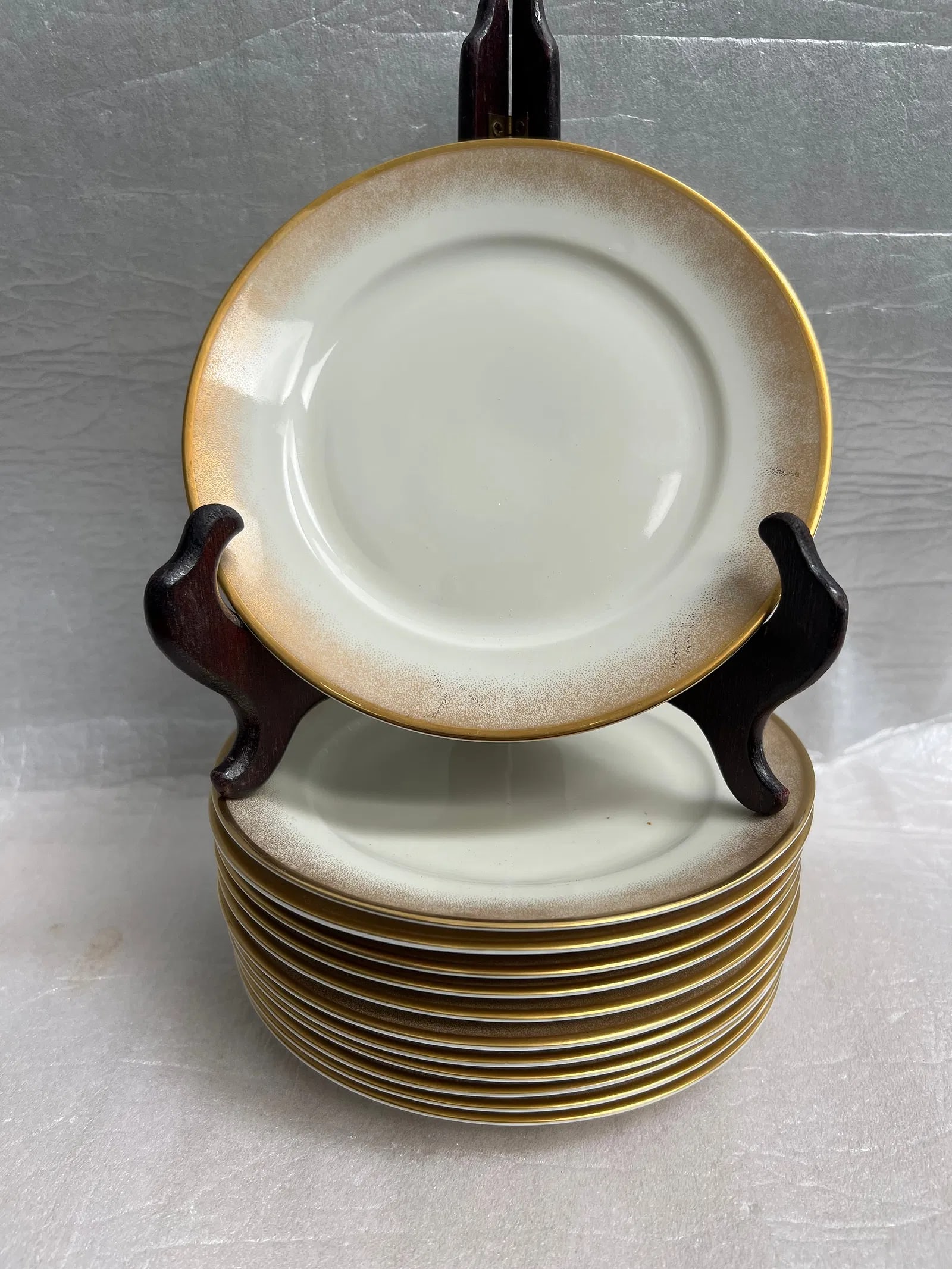 Set of 12 Vintage Rosenthal Continental Golden Radiance 6" Side Plates -Gold & Brown Ombre: Design & Pattern: These plates feature a distinctive "Golden Radiance" pattern (or a very similar "Gala" variant), characterized by a wide, speckled brown-to-gold gradient band on the rim.• Aesth