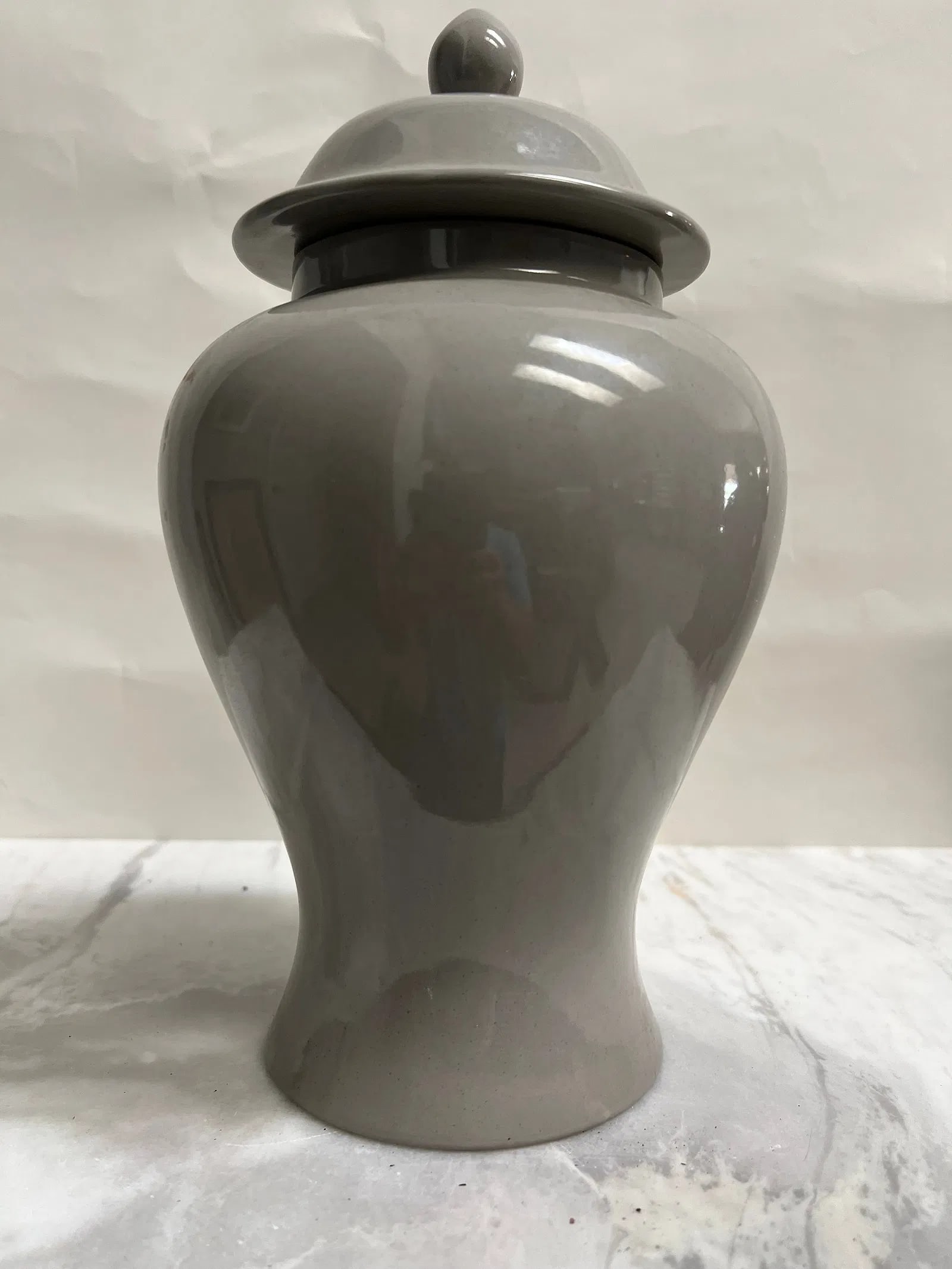 Vintage Haeger 4090 USA Gray Ginger Jar with Lid: This item is a vintage Haeger Pottery covered jar, specifically model 4090. It is a classic "ginger jar" or "urn" shape featuring a smooth, glossy gray glaze. 11" t 7" W
