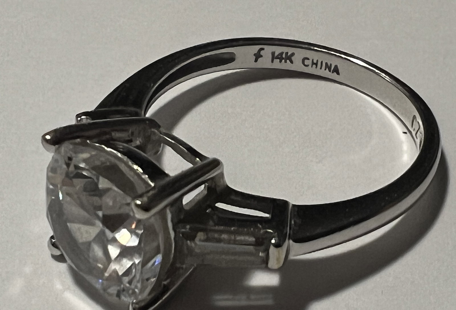Fine 14K White Gold Cubic Zirconia Three Stone Ring Round CZ Baguette Accents Size 7-8 (1 of 4)