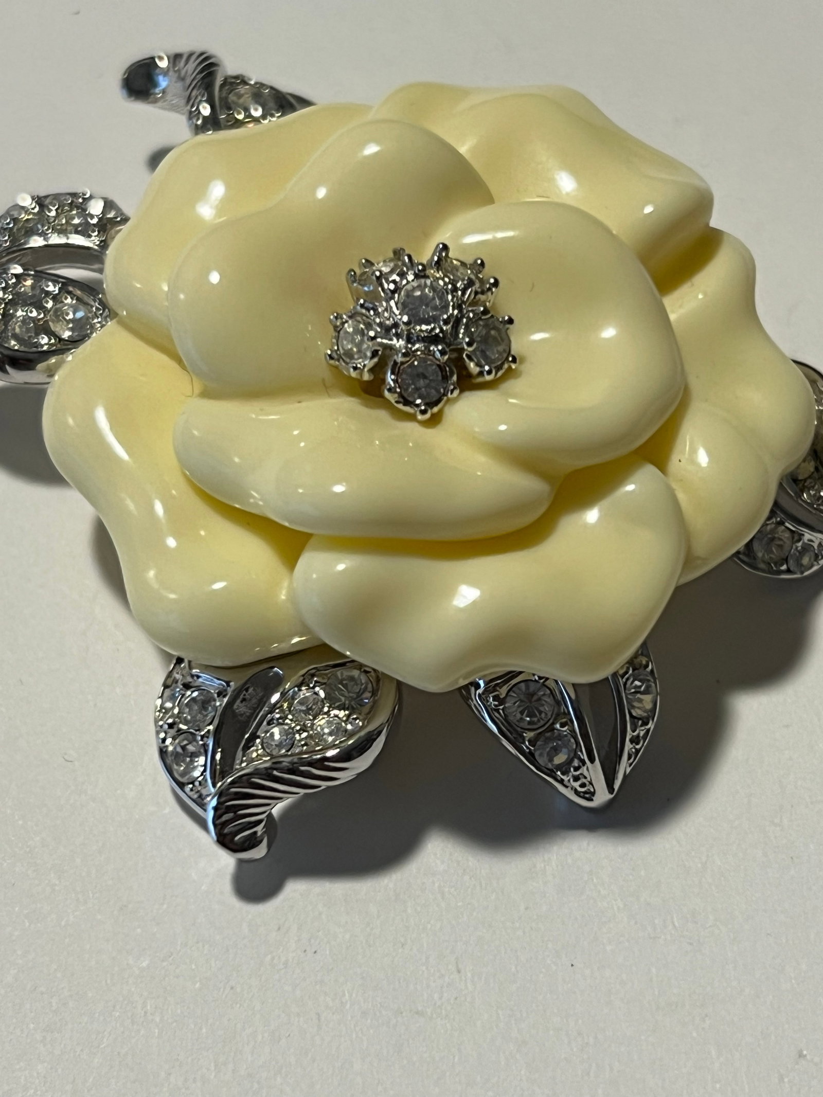 Vintage Nolan Miller "Lara Camellia" Cream Lucite Flower Brooch Pin (1 of 4)