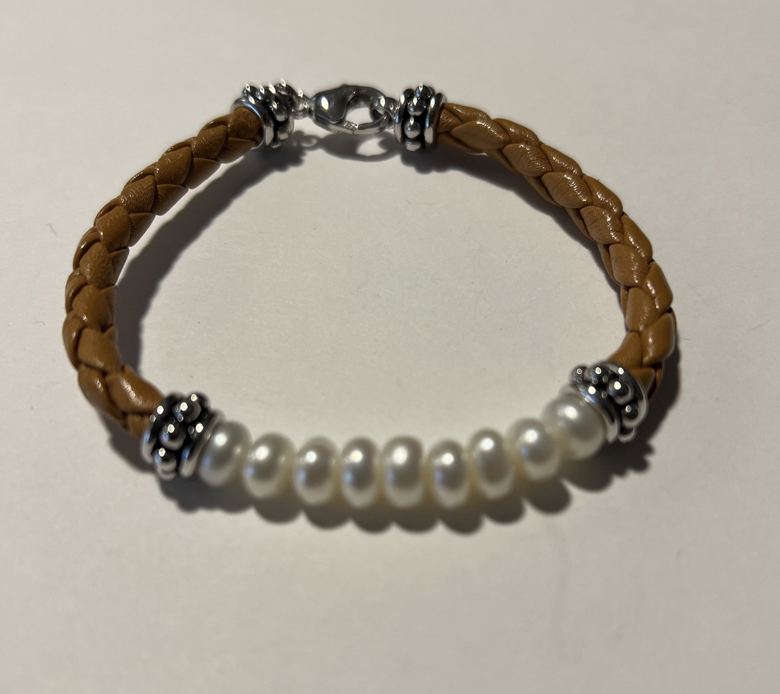 Boho White Freshwater Cultured Pearl Tan Braided Leather Cord Bracelet: This is a handsome, artisan-style mixed-media bohemian strand bracelet blending organic textures with polished elements.Item Description Design & Materials: As shown in image_50.png and image_51.png, 