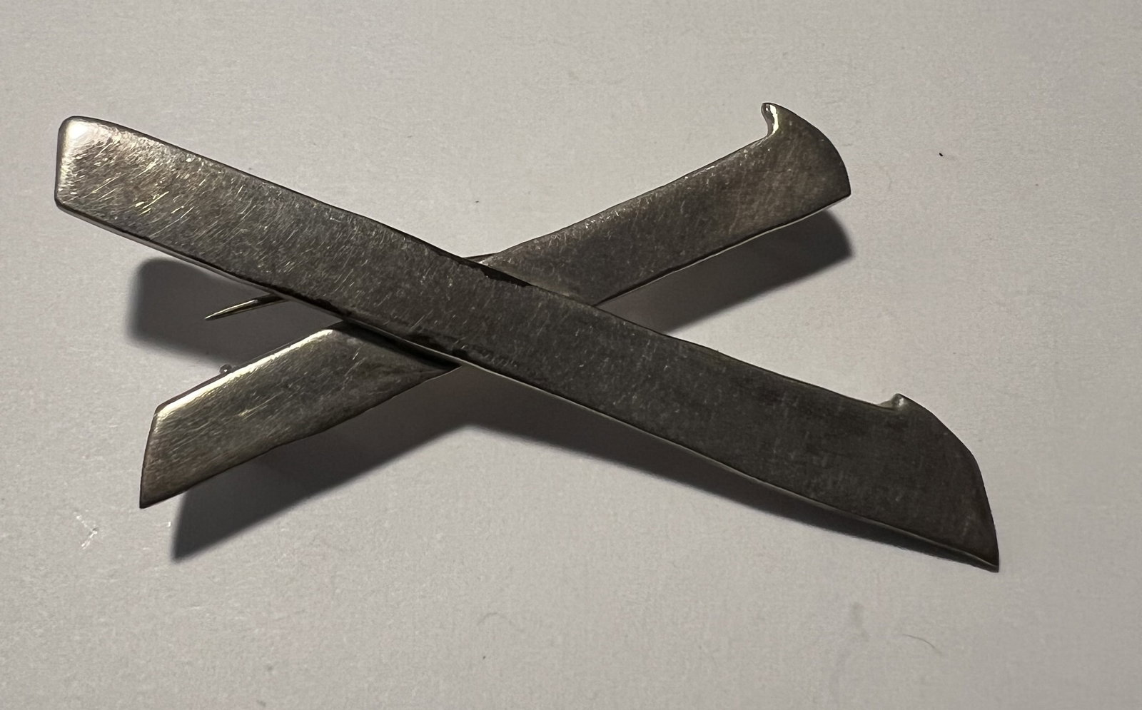Vintage Taxco Mexican Sterling Silver Modernist X Brooch Pendant TA-111 925: Aesthetics: This is a minimalist, mid-century modern style sterling silver brooch consisting of two overlapping, slightly curved silver bars that form an asymmetric "X" shape (as seen in image_4.png).